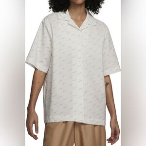 Nike Swoosh Button Up White Camp Shirt Women’s Boyfriend Fit Size Medium
